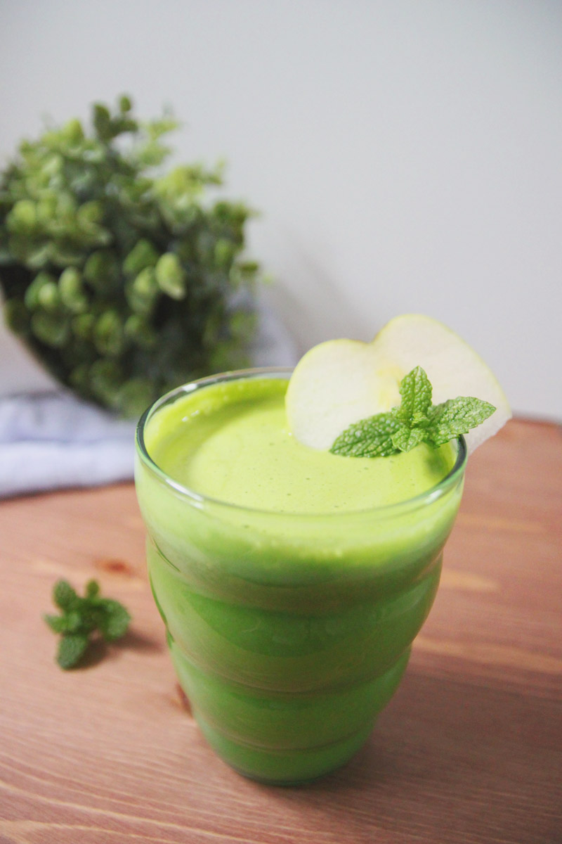 Celery, Cucumber, Apple, Lemon & Mint Juicing Recipe
