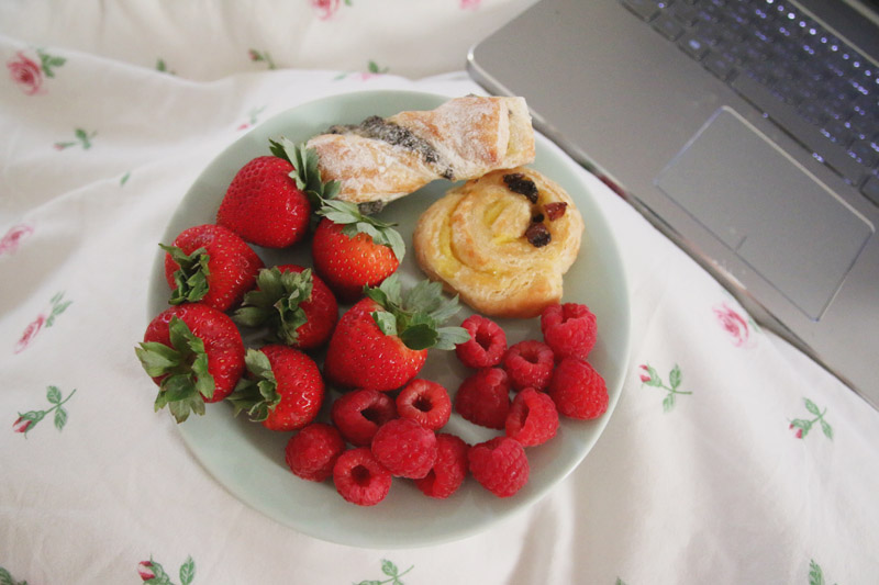 Healthy Breakfast - Berries & Pastires