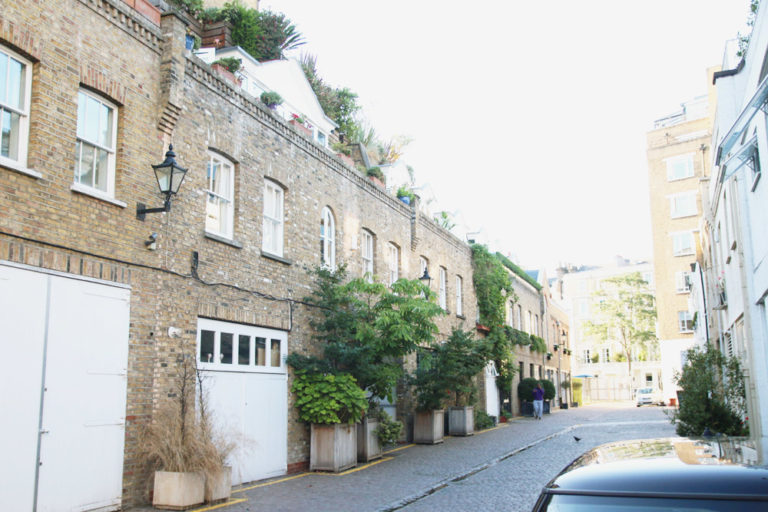 The Colourful Houses of Notting Hill & Portobello Road April Everyday