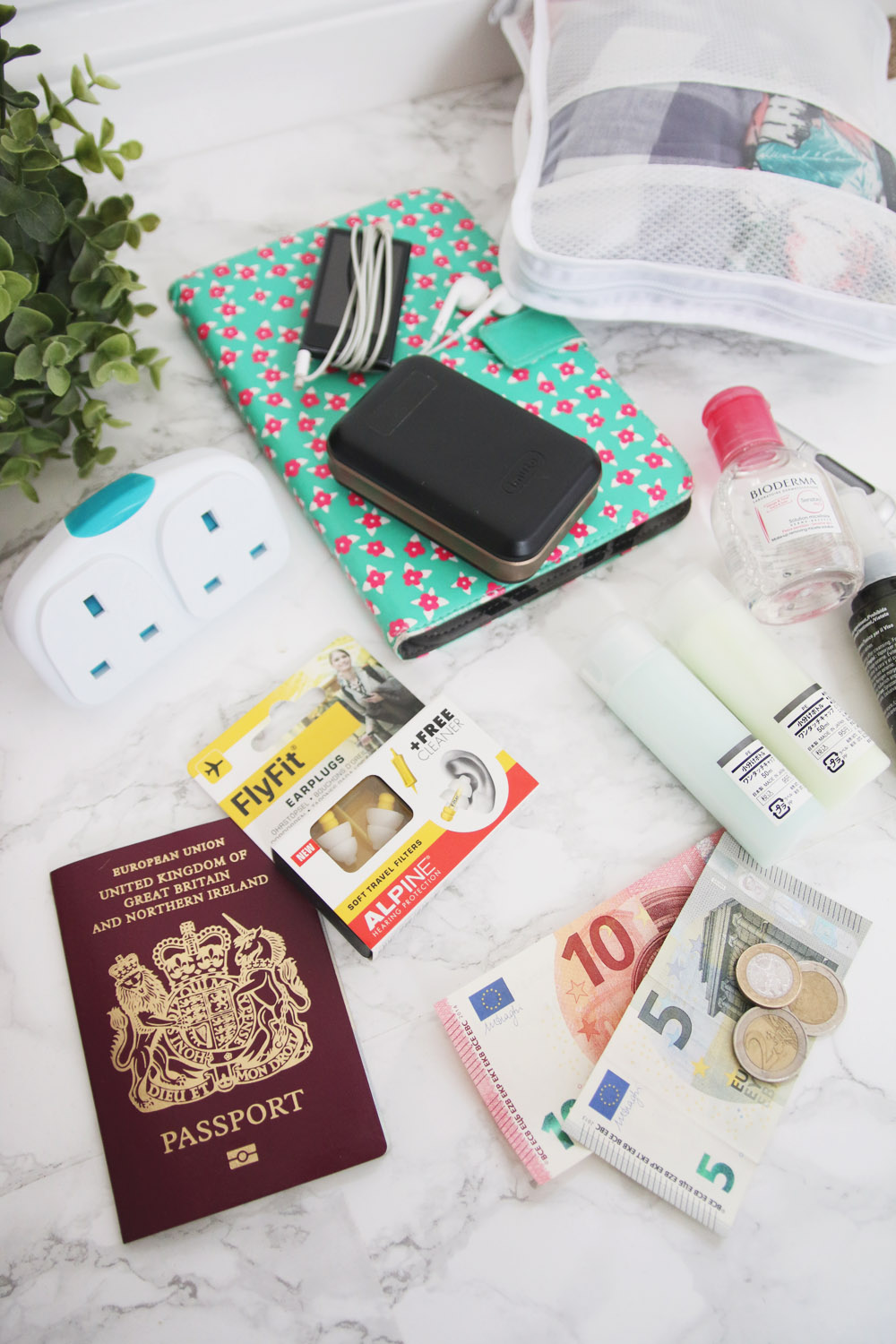 8 Travel Essentials to Make your Trip Easier