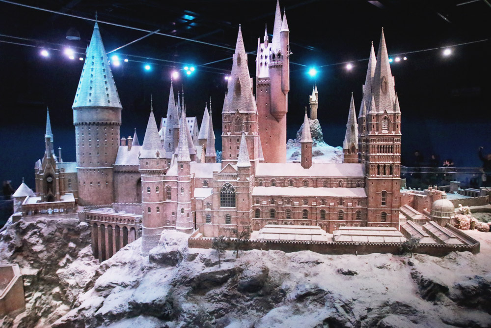 Hogwarts model deals warner bros