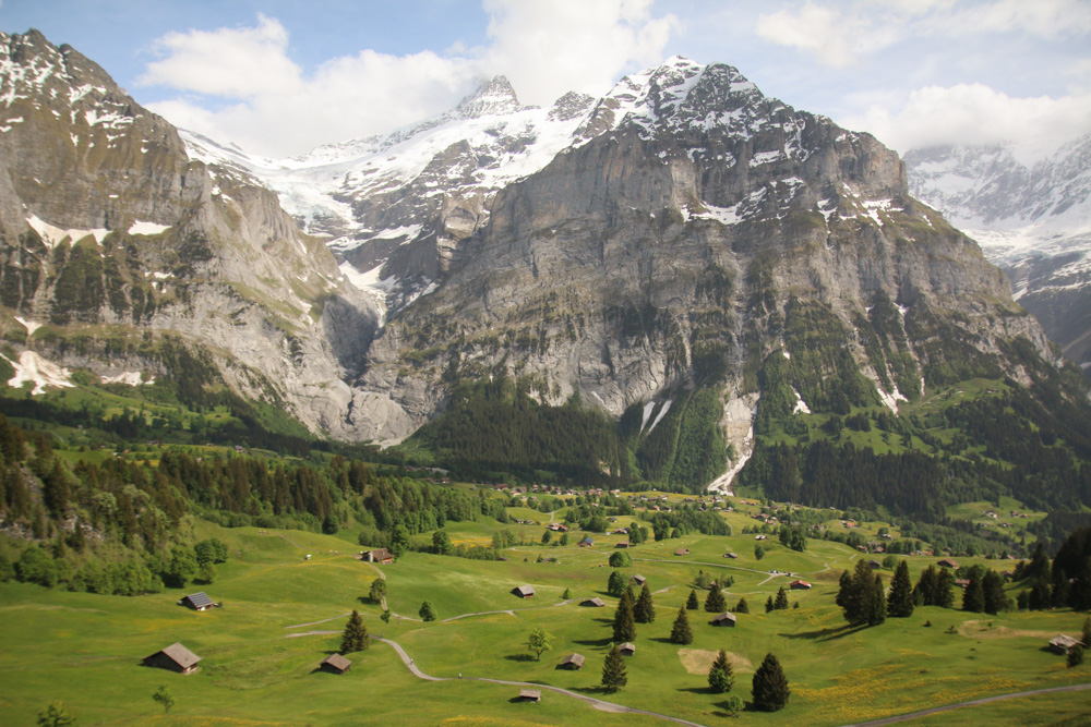 Zurich: Day Trip to Grindelwald & Interlaken by Bus & Train