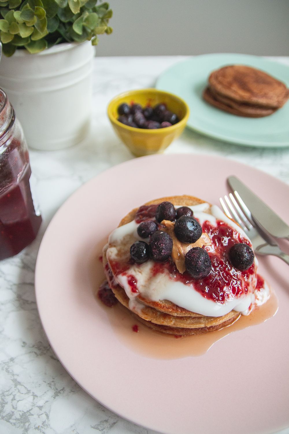 Recipe: Vegan Banana + Oat Pancakes - April Everyday